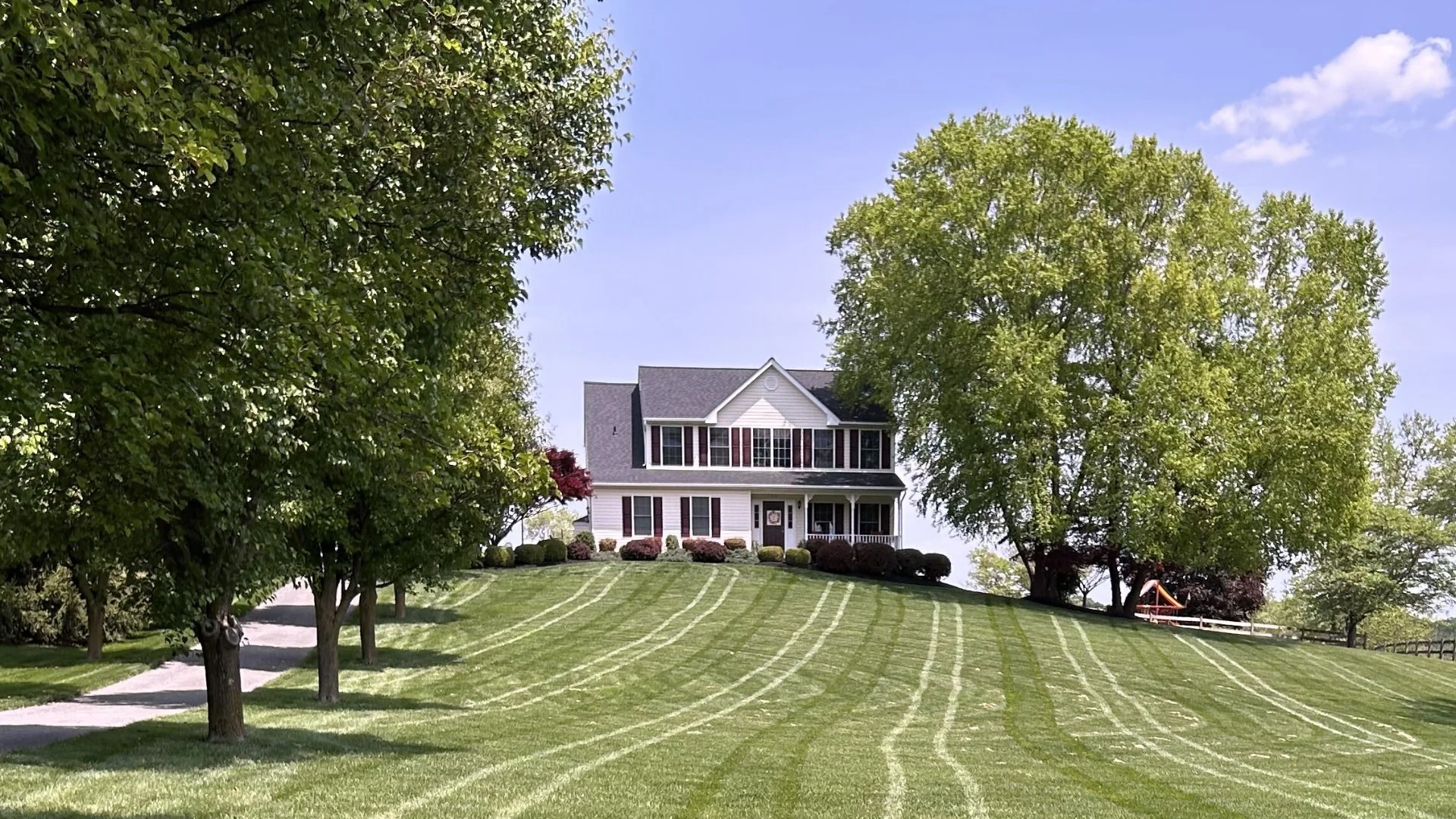Home with trees and grass in Sykesville, MD.